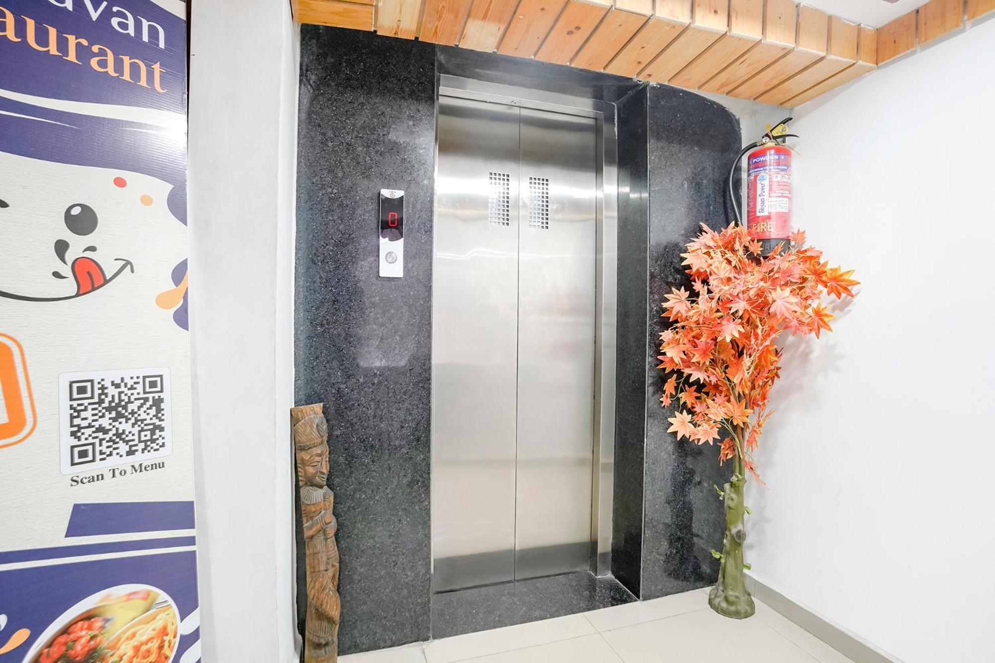 Fabhotel Vrundavan, Athwa Bhatha Экстерьер фото