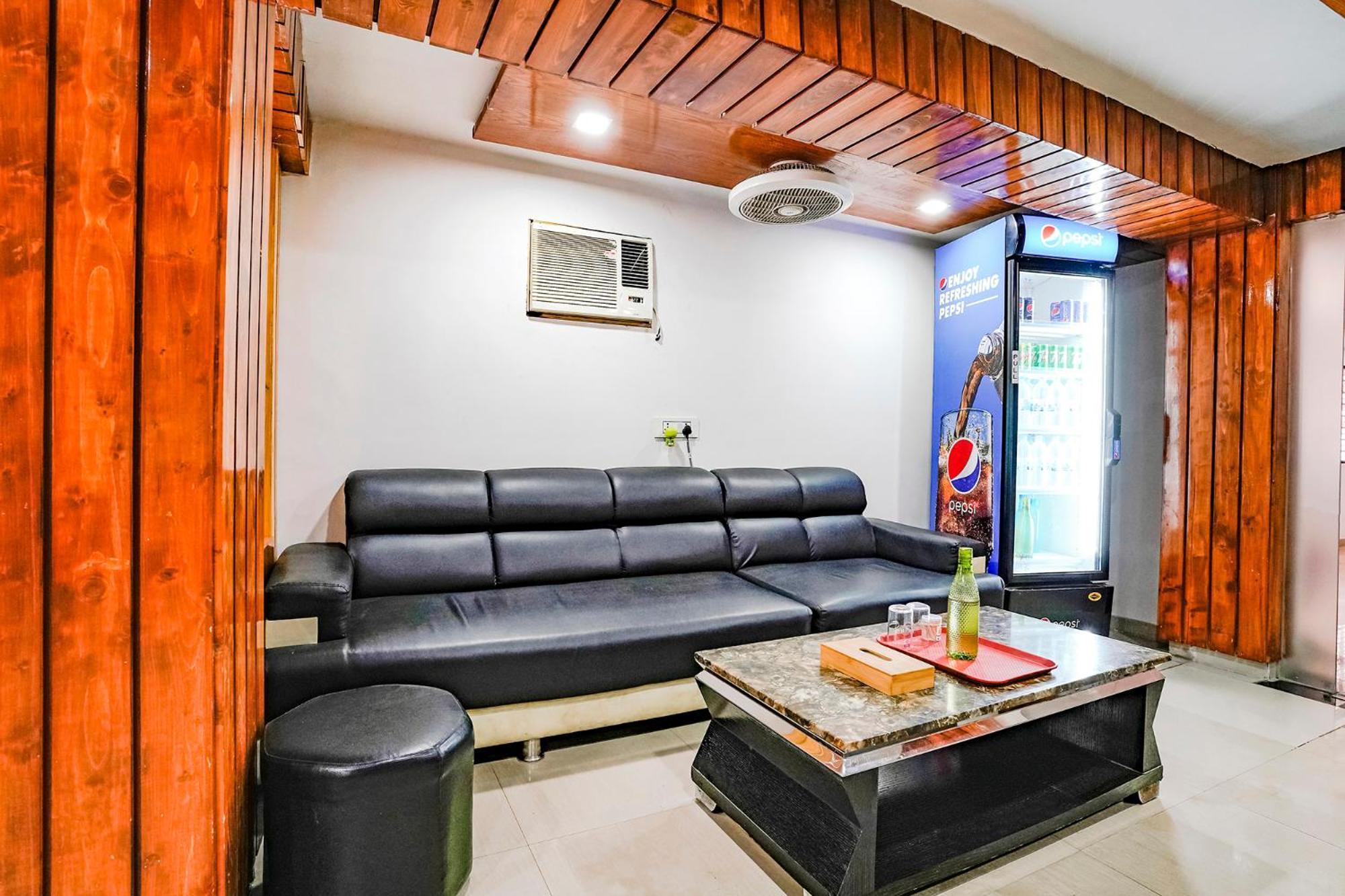 Fabhotel Vrundavan, Athwa Bhatha Экстерьер фото